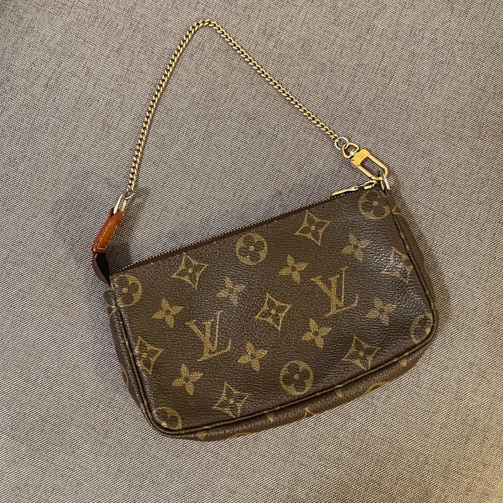 AUTHENTIC LOUIS VUITTON MONOGRAM CANVAS POCHETTE